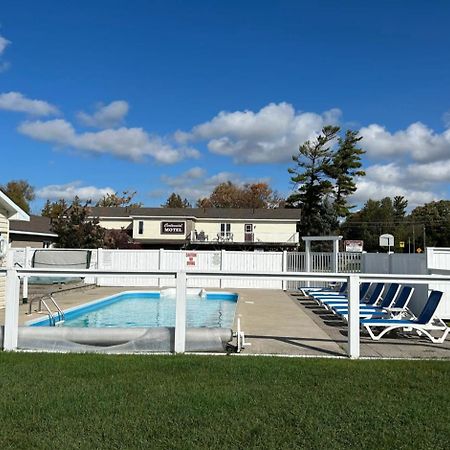 Centennial Motel Саабл-Бич Экстерьер фото